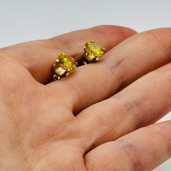 New Pale Yellow Round CZ Stud Earrings - Picture 4 of 7